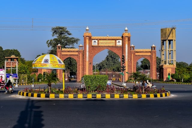 Faisalabad : Le guide ultime des attractions, loisirs et astuces pour un séjour réussi